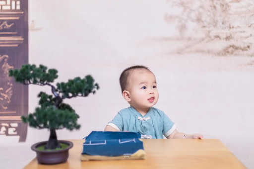 临沂宝宝吐黄水是怎么回事 临沂宝宝吐黄水是怎么回事